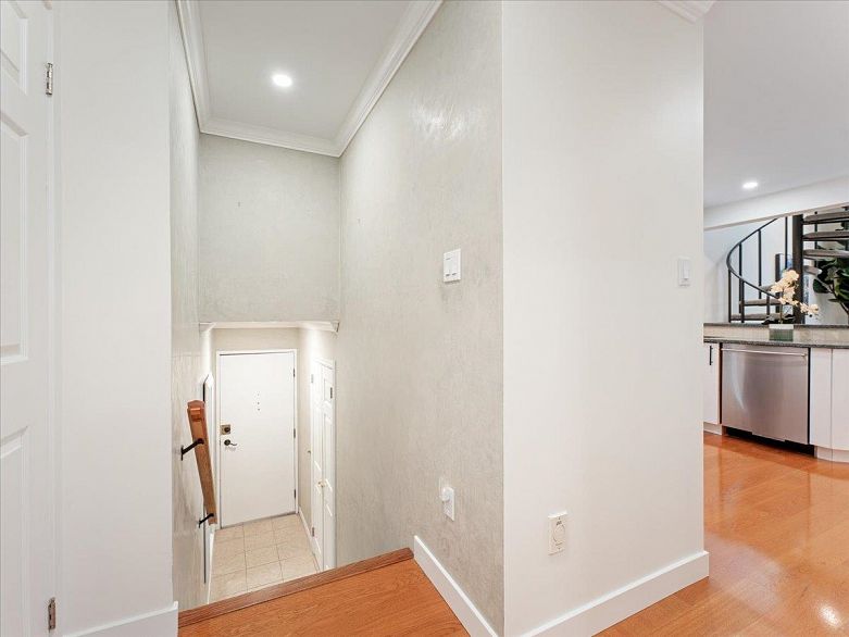 403 1274 Barclay Street