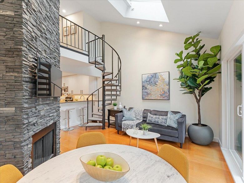 403 1274 Barclay Street