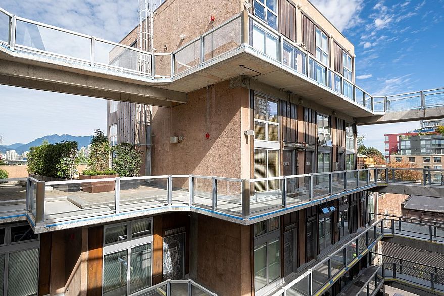 403 1529 W 6th Avenue