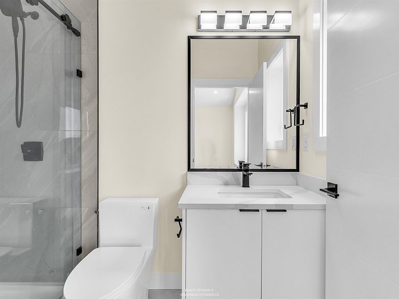 1 5221 Clarendon Street