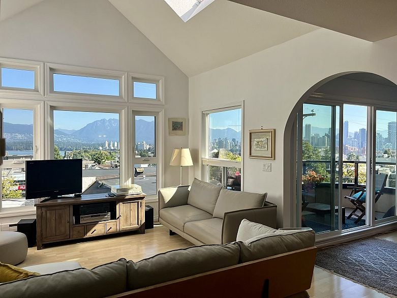 404 2121 W 5th Avenue