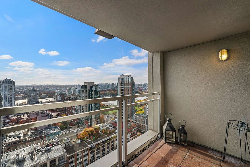 2204 1238 Richards Street