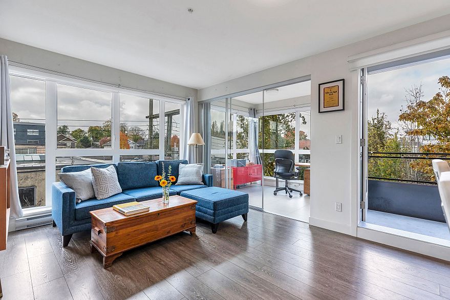 329 1588 E Hastings Street