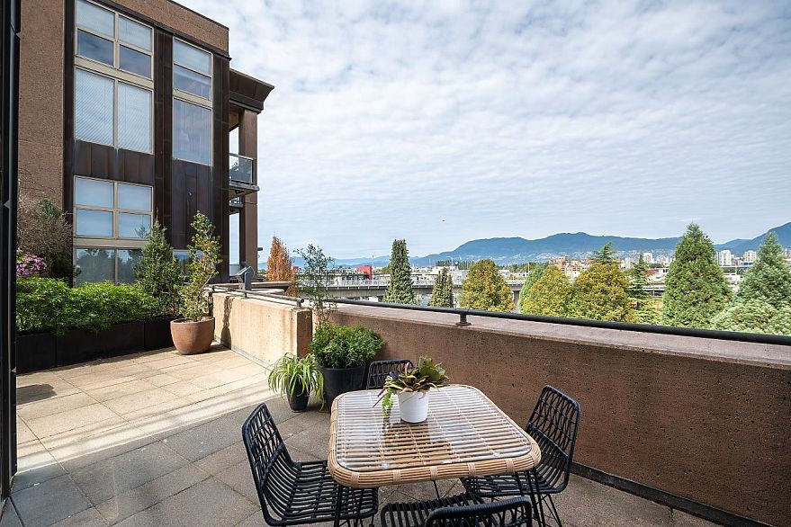 403 1529 W 6th Avenue