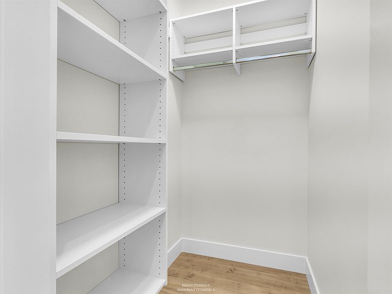 2 5221 Clarendon Street