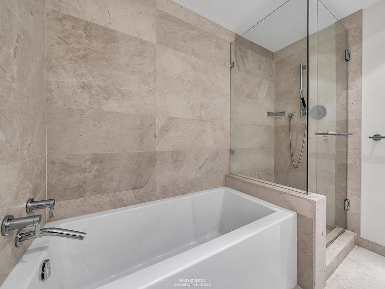 905 1221 Bidwell Street