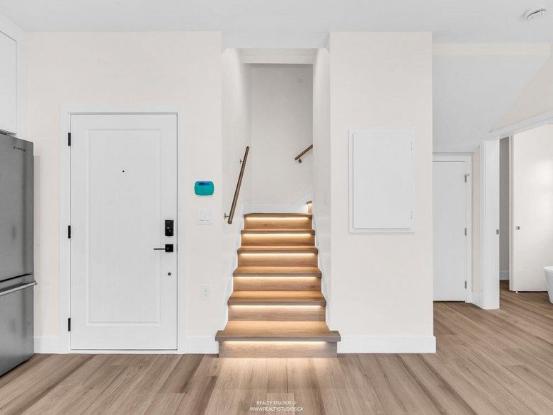 2 4257 Knight Street