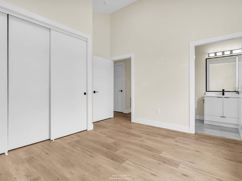 1 5221 Clarendon Street