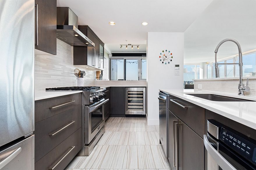 3307 1033 Marinaside Crescent