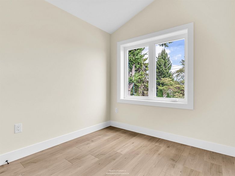 1 5221 Clarendon Street