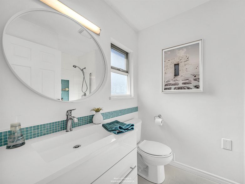 12 1255 E 15th Avenue