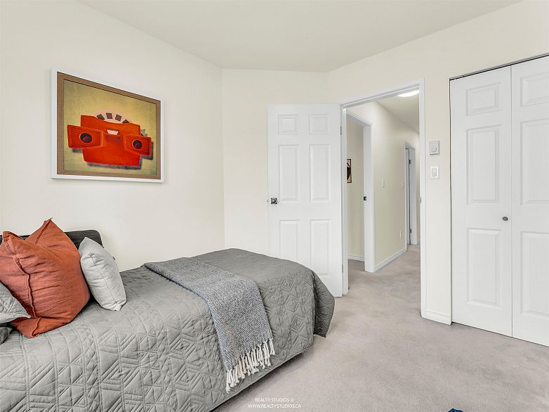 12 1255 E 15th Avenue