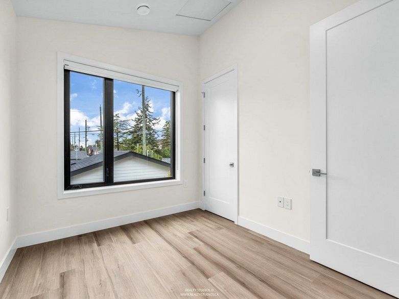 2 4257 Knight Street