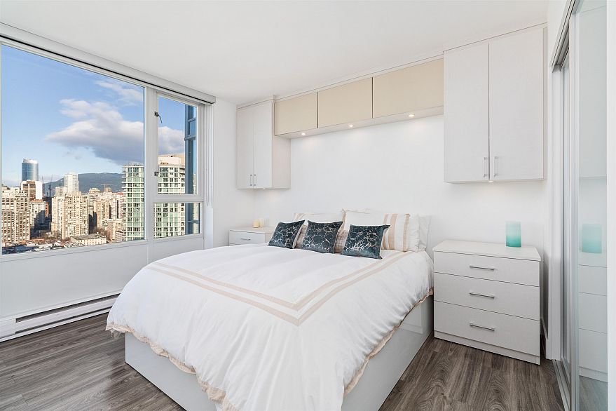 3307 1033 Marinaside Crescent