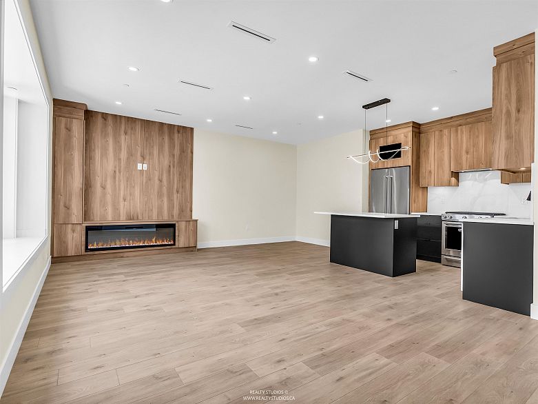 1 5221 Clarendon Street