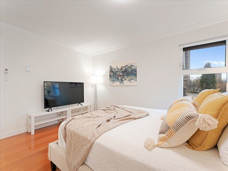 403 1274 Barclay Street