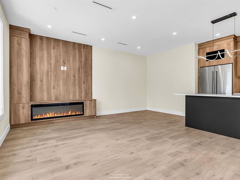 1 5221 Clarendon Street