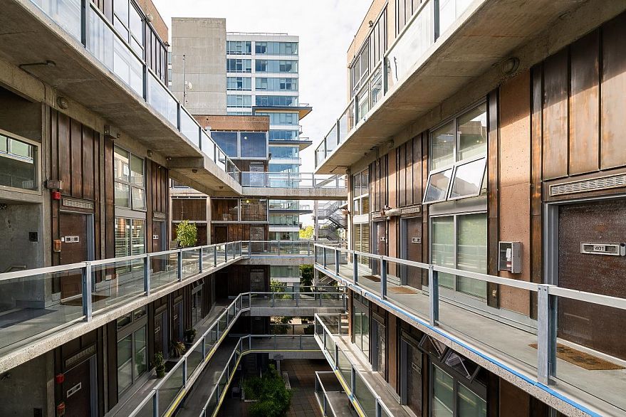 403 1529 W 6th Avenue