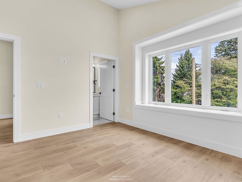 1 5221 Clarendon Street