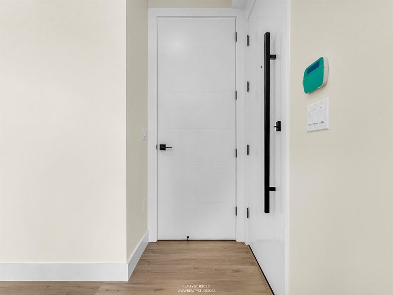 1 5221 Clarendon Street