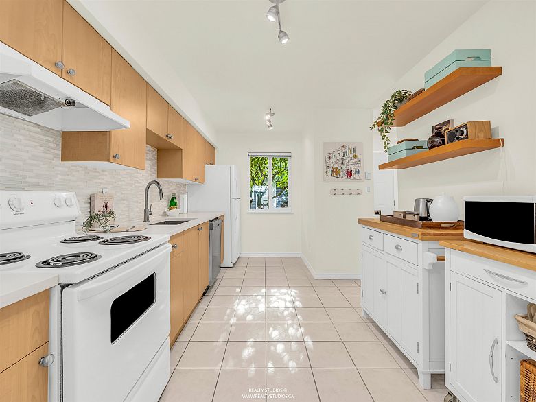 12 1255 E 15th Avenue