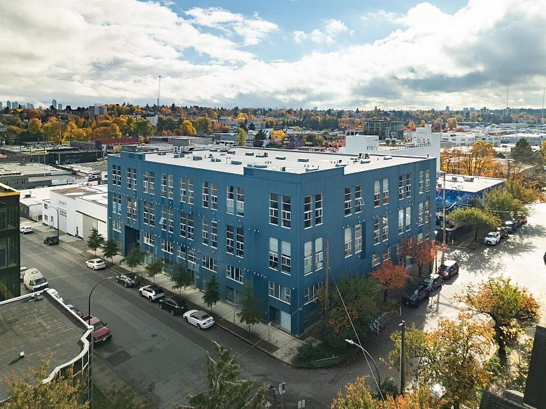 307 1220 E Pender Street