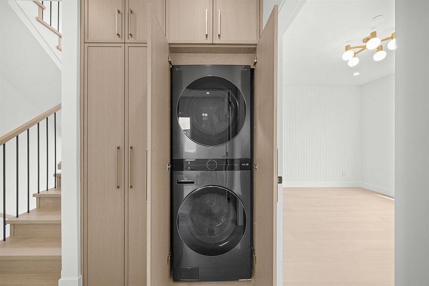 1 6461 E Prince Edward Street