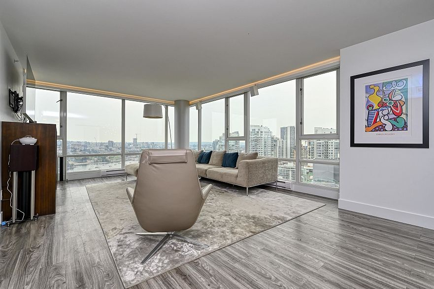 3307 1033 Marinaside Crescent