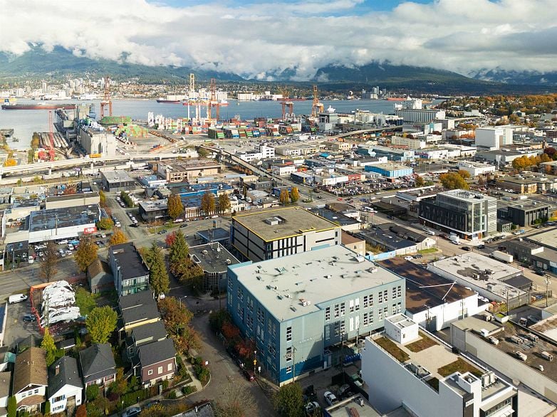 307 1220 E Pender Street