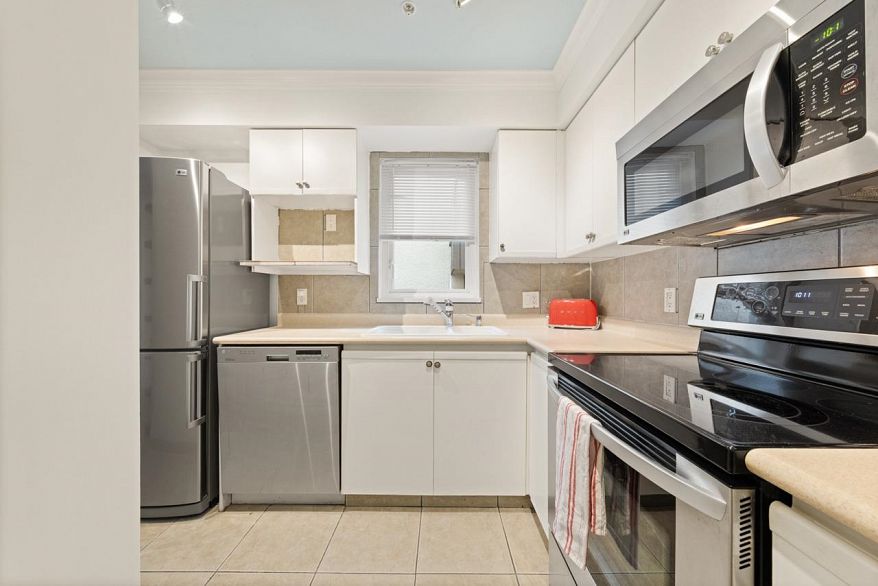 201 1554 Burnaby Street