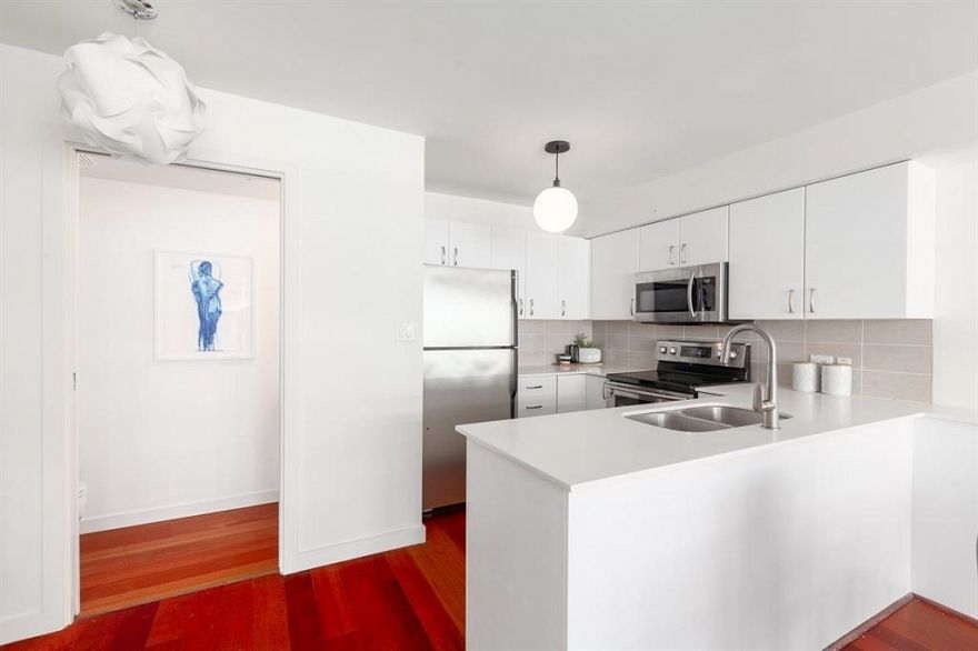 3202 610 Granville Street