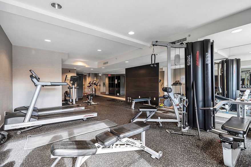 329 1588 E Hastings Street