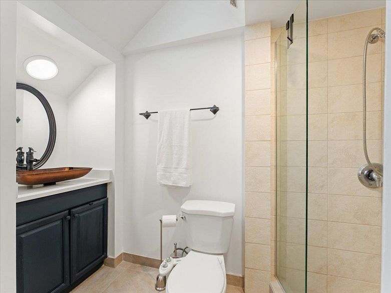 403 1274 Barclay Street