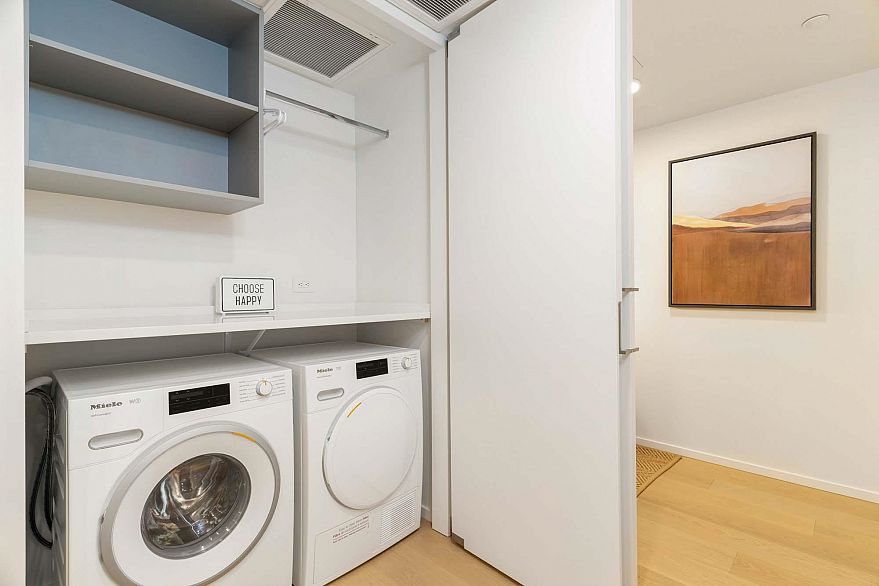 1205 889 Pacific Street