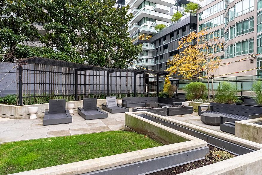 708 889 Pacific Street