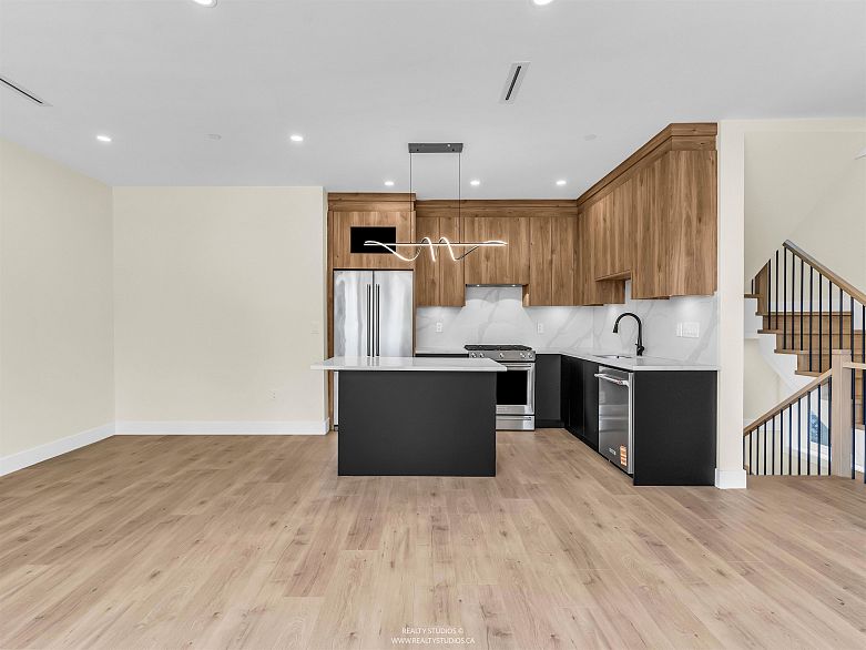 1 5221 Clarendon Street