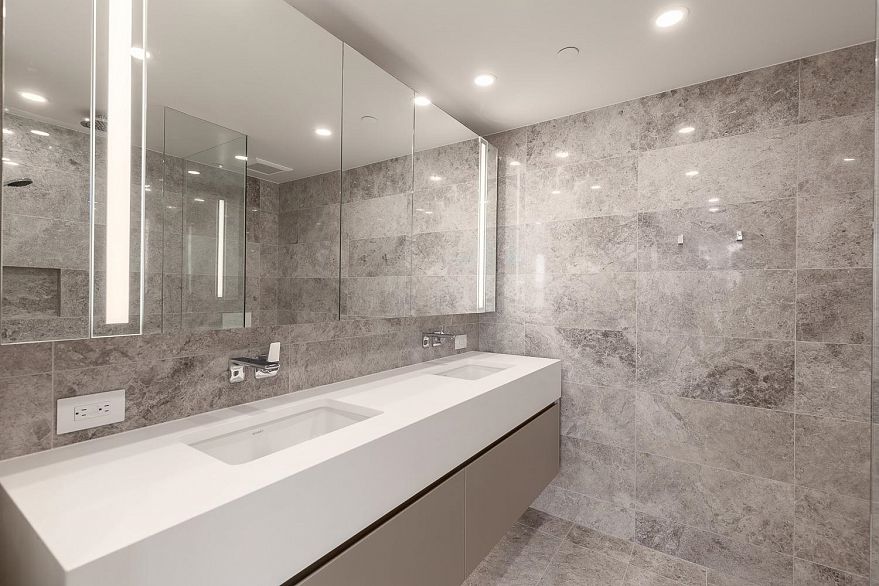 1403 889 Pacific Street