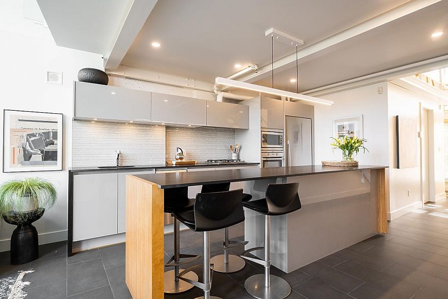 403 1529 W 6th Avenue