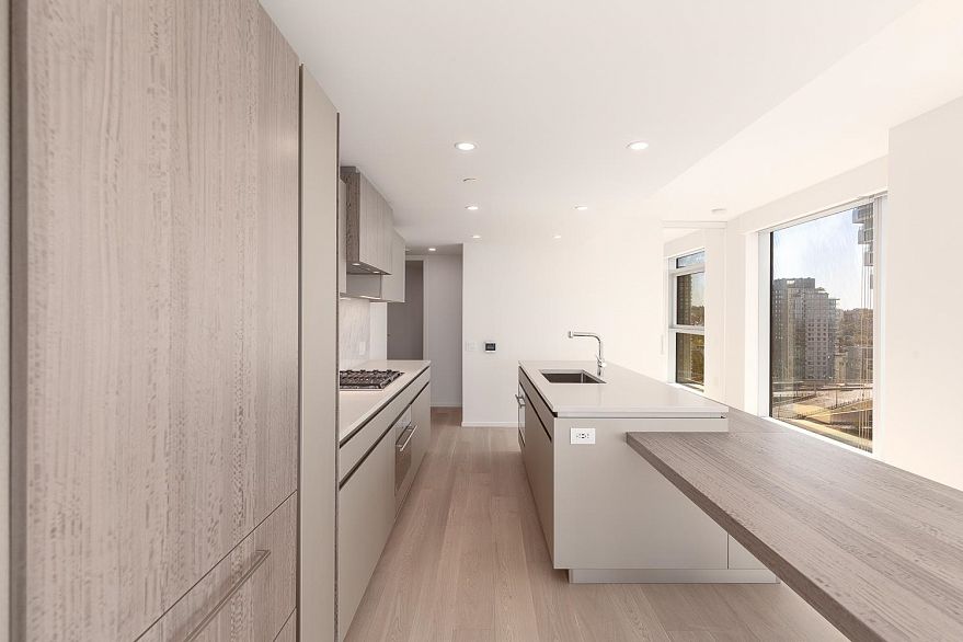 1403 889 Pacific Street