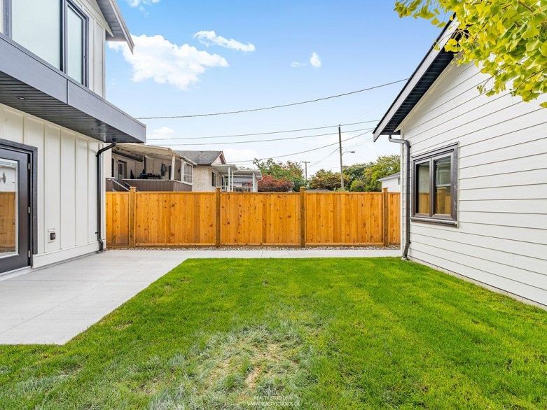 2 4257 Knight Street