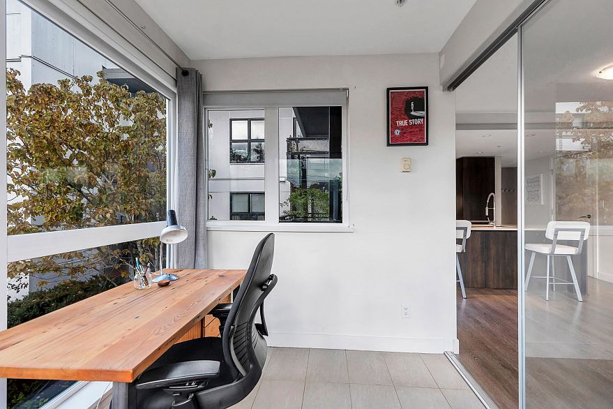 329 1588 E Hastings Street