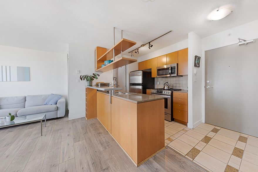 1607 1495 Richard Street