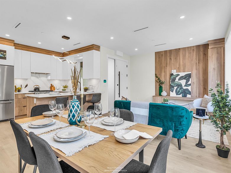 2 5221 Clarendon Street