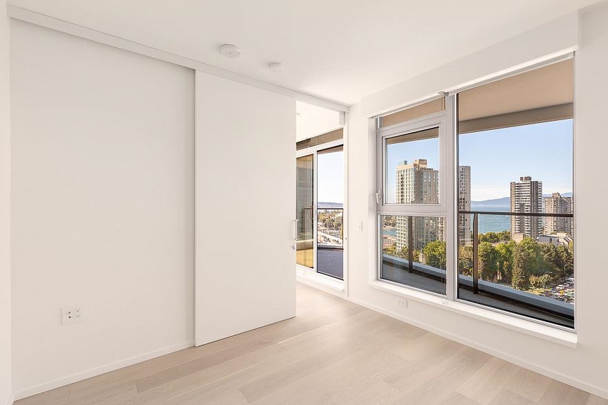 1403 889 Pacific Street