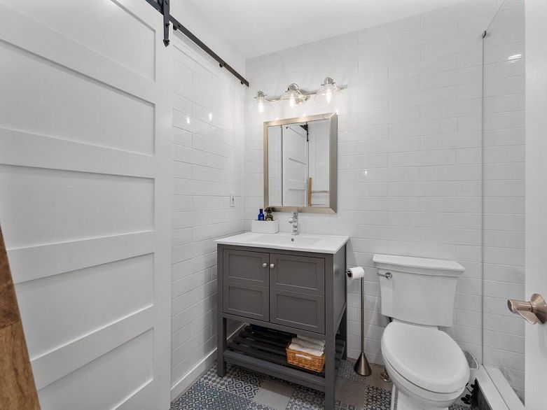 404 2121 W 5th Avenue