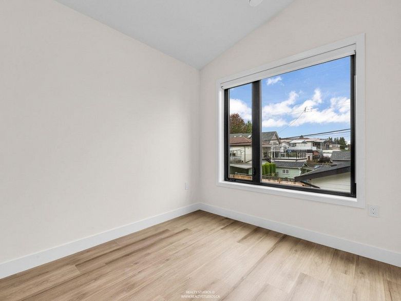 2 4257 Knight Street