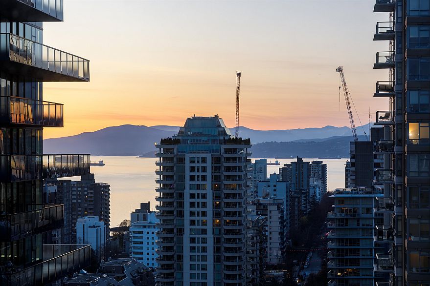 2701 1351 Continental Street