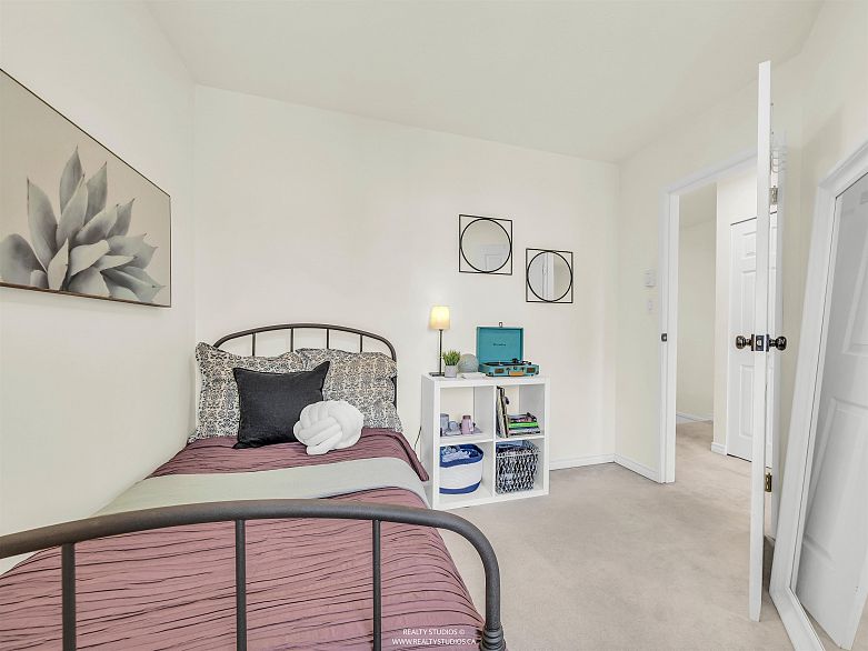 12 1255 E 15th Avenue