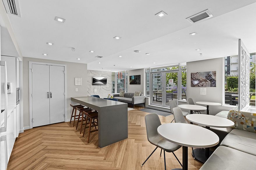 101 1661 Quebec Street