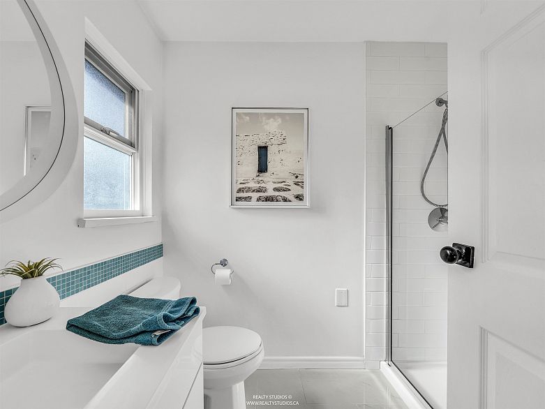 12 1255 E 15th Avenue